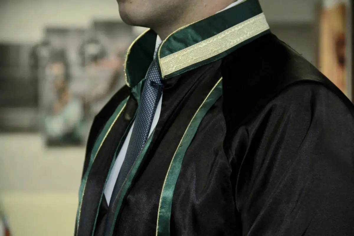 İki vəkilin fəaliyyəti dayandırılıb