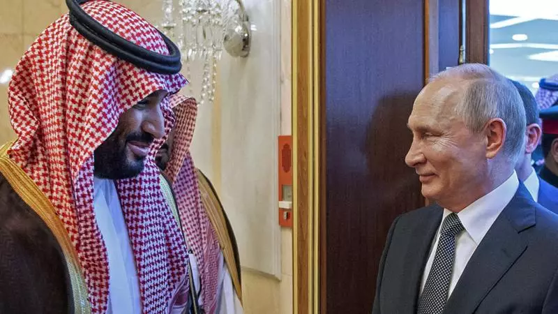 Putin Səudiyyə Ərəbistanının vəliəhd şahzadəsi Bin Salman ilə Rusiyada baş verənləri müzakirə edib