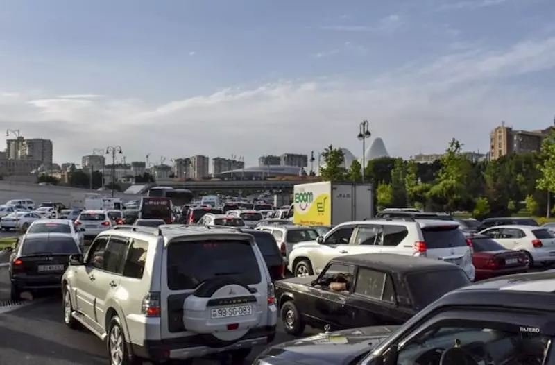 Bakıda bu yollarda sıxlıq var - SİYAHI