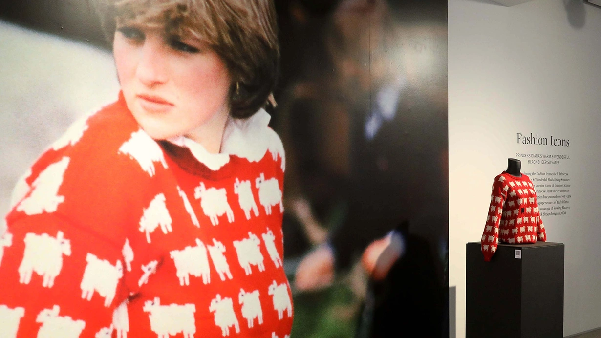 Şəhzadə Diananın məşhur geyimi satılıb