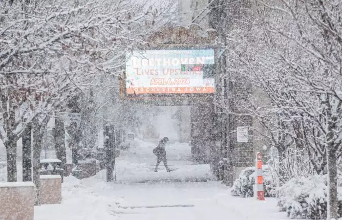 Kaliforniyada çovğun fəsadlar törədib