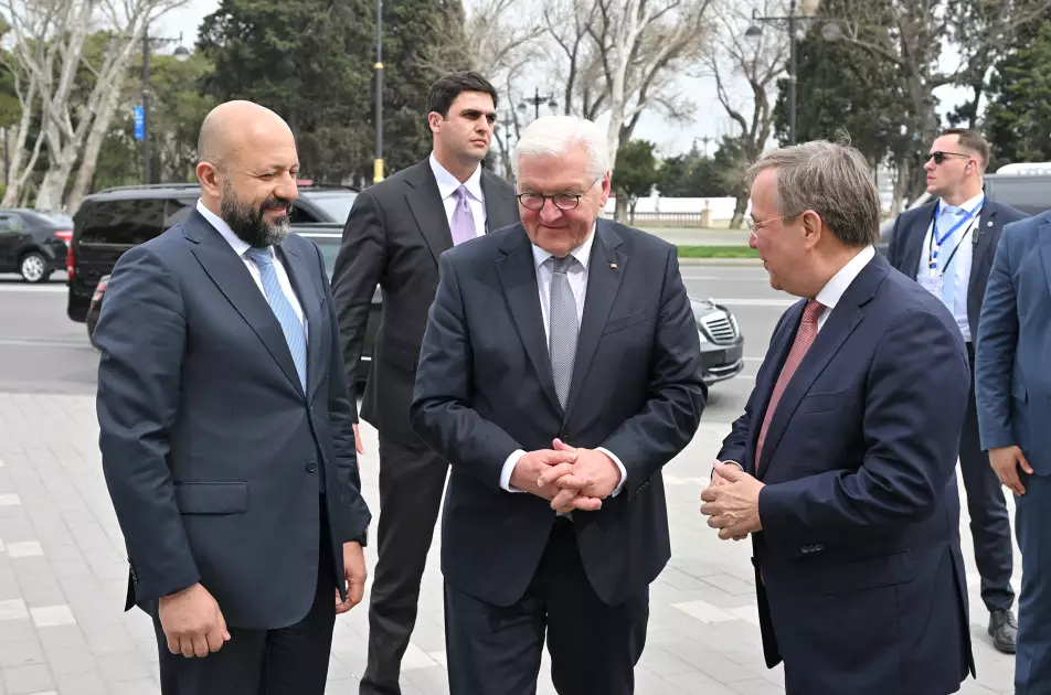 Ştaynmayer İçərişəhərlə tanış olub