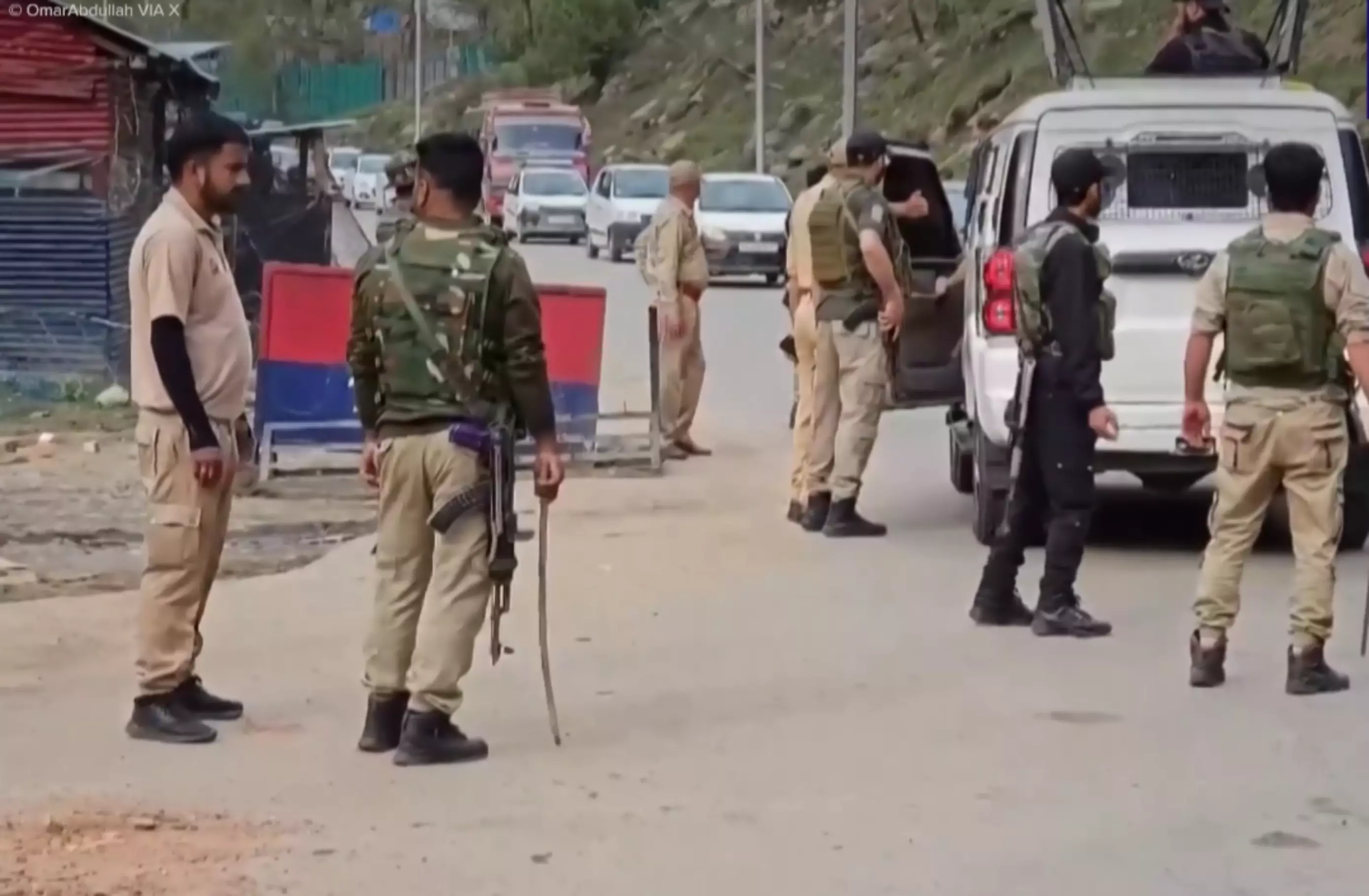 Hindistanda atışma nəticəsində 25 turist həlak olub