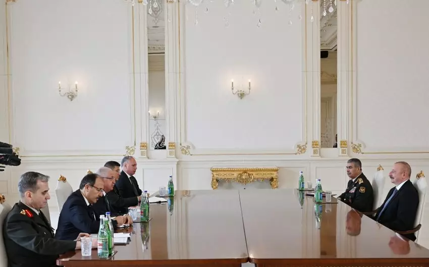 Prezident Türkiyənin milli müdafiə nazirini qəbul edib