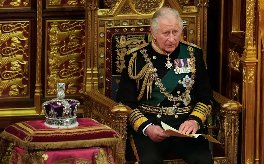 Britaniya kralı əməliyyatdan sonra xəstəxanadan buraxılıb