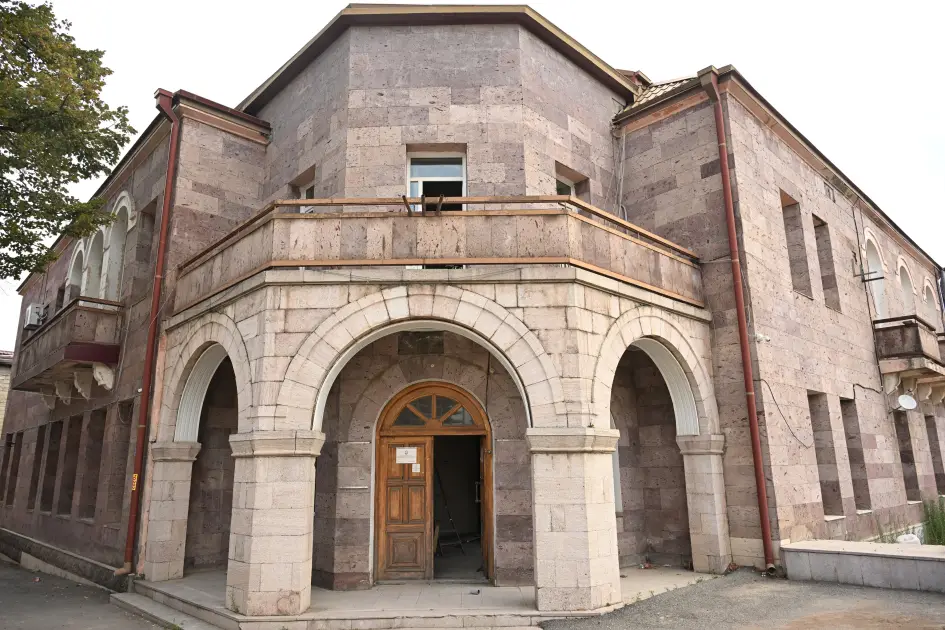 Xankəndidə “XİN”in binasının söküntüsünə başlanılıb - FOTOLAR