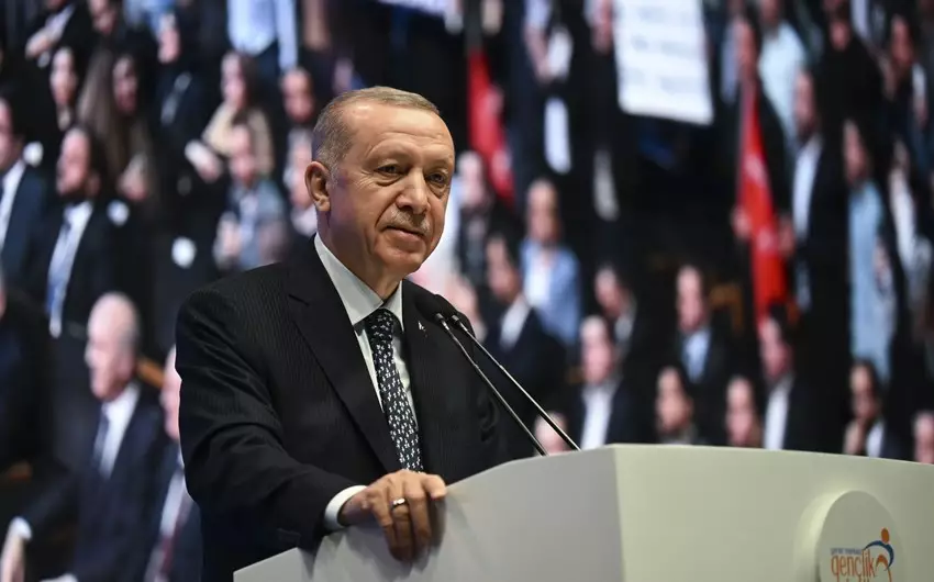 Canlı yayımda halı pisləşən Ərdoğan səhhəti ilə bağlı açıqlama verib - YENİLƏNİB