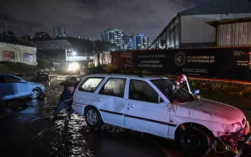 İstanbul leysana "təslim olub" - Ölənlər var