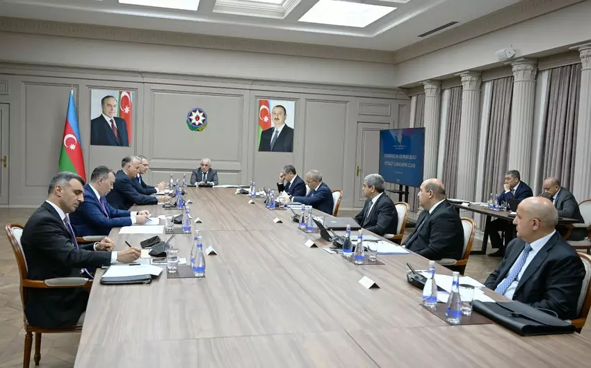 İqtisadi Şuranın növbəti iclası keçirildi