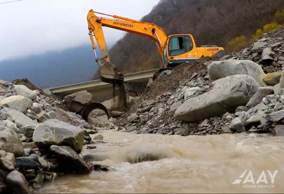 Sel suları Lerikdə 2 avtomobil körpüsünə ziyan vurub