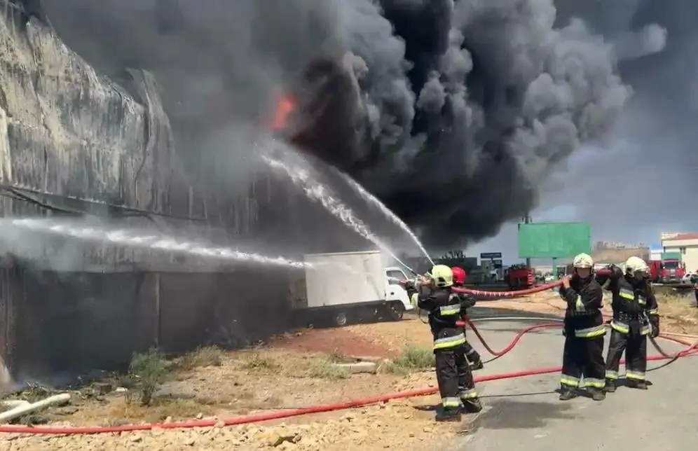 “Sədərək” ticarət mərkəzində yanğın baş verib - YENİLƏNİB - FOTO - VİDEO