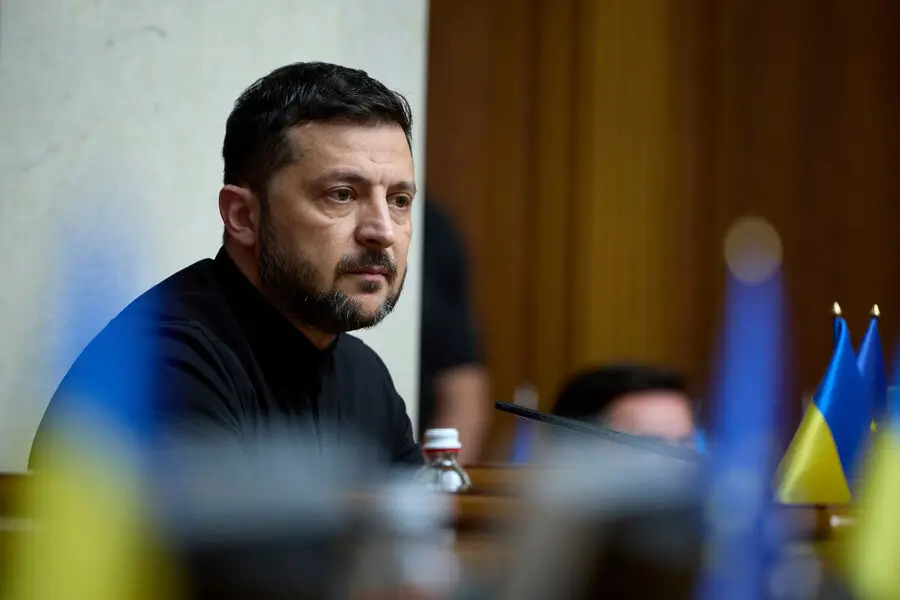 Zelenski Ukrayna hərbçilərinin xarici ölkələrə göndərilməsini nəzərdə tutan qanunu imzaladı