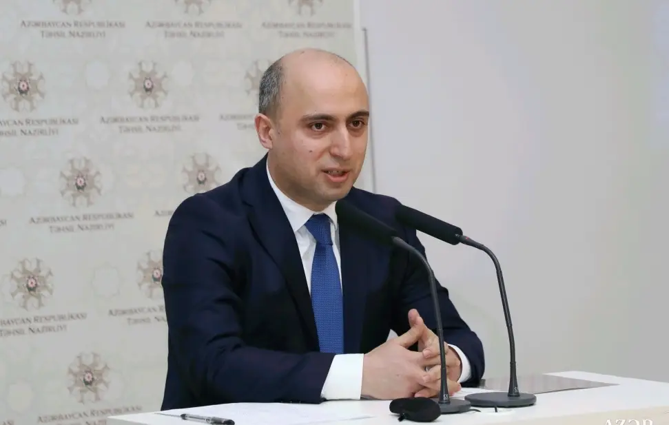 Məktəblərdə dövlət hesabına ingilis dili bölmələrinin yaradılması gündəmdə deyil