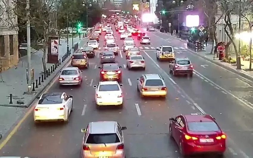 Bakının bir sıra yollarında sıxlıq müşahidə olunur - SİYAHI