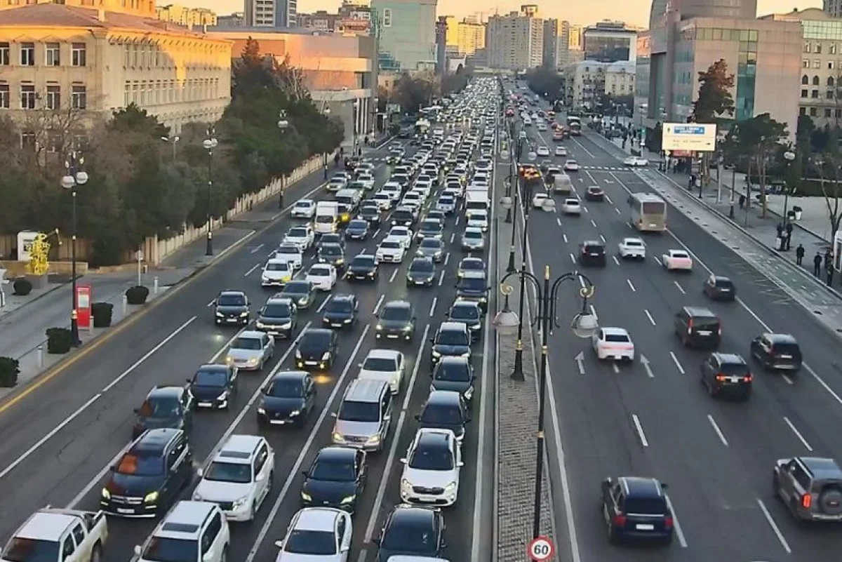 Bakıda bir neçə əsas magistralda nəqliyyat sıxlığı müşahidə olunur