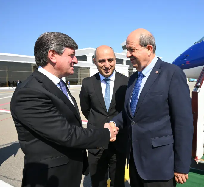 Ersin Tatar Azərbaycana gəldi