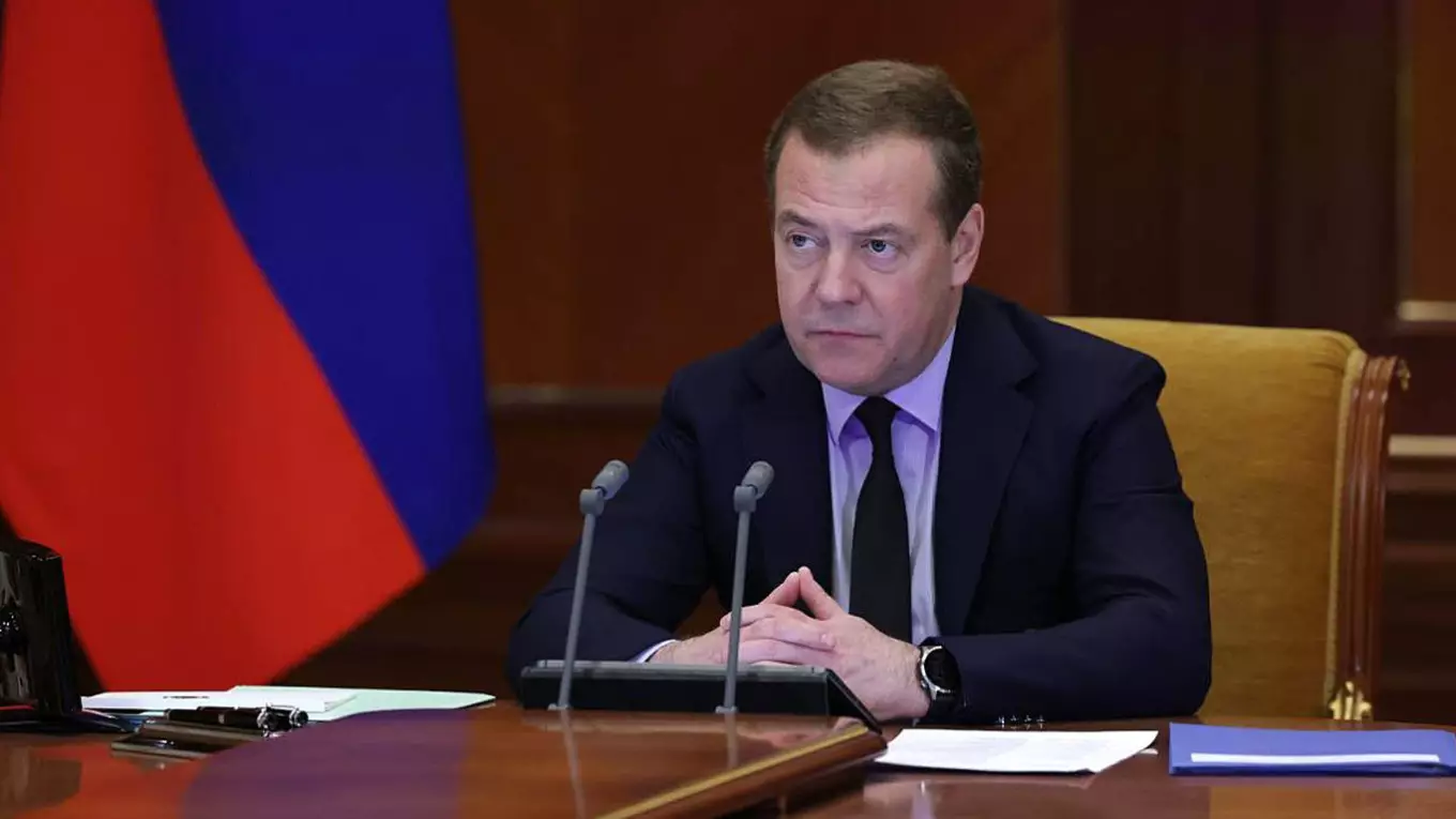 Medvedev: "Zelenski və komandası məhv edilməlidir"