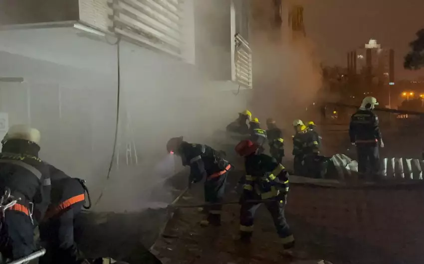 Bakıda İzmir küçəsindəki kafedə baş verən yanğın söndürülüb, avtomobillərin hərəkəti bərpa olunub - YENİLƏNİB