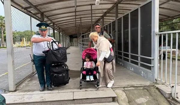 İrandan Azərbaycana 20 nəfərə yaxın Ukrayna vətəndaşı təxliyə olunub