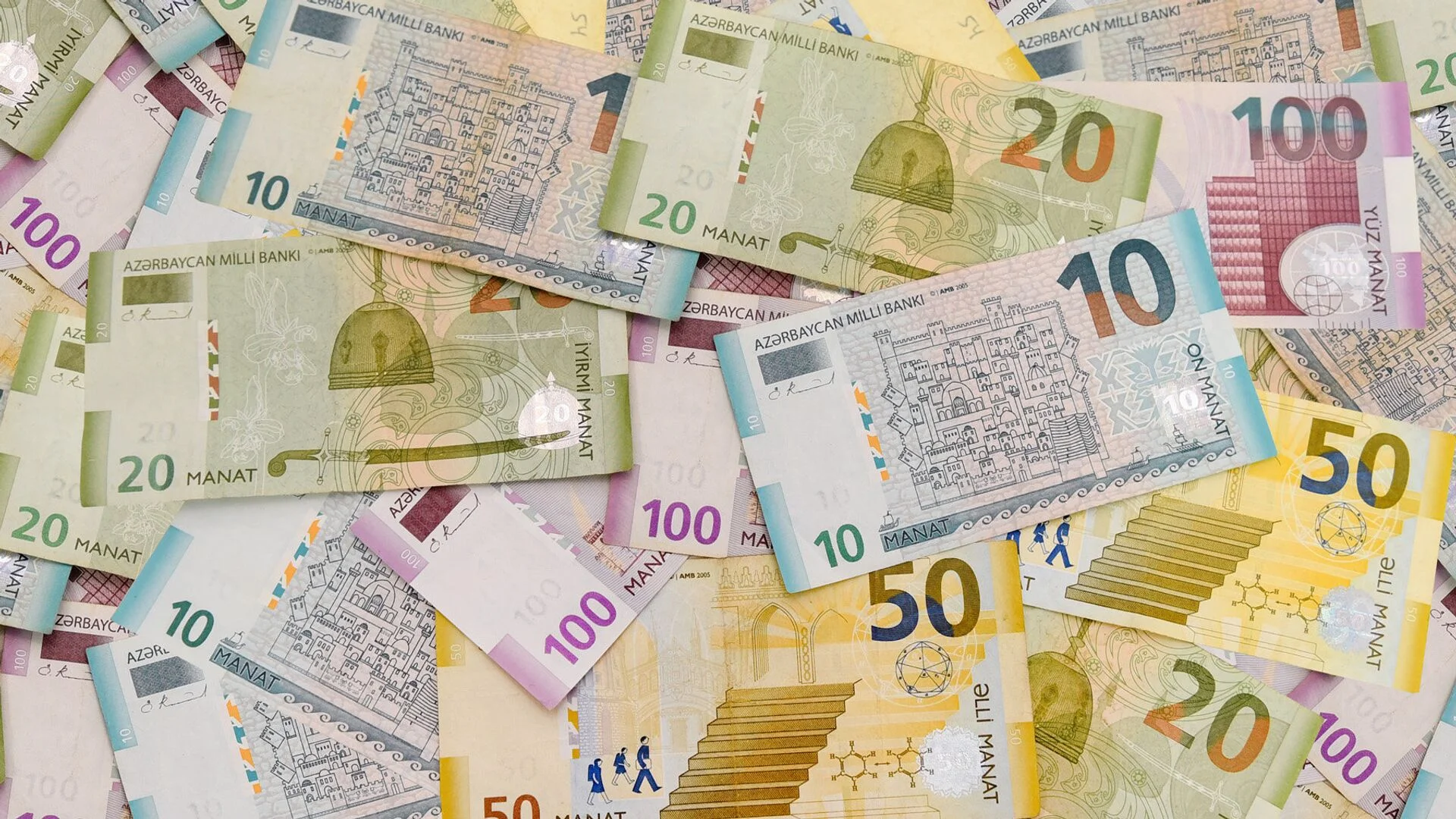 Bayram və istirahət günlərində işləyənlərə ikiqat maaş: Yeni qaydalar və detallı izah