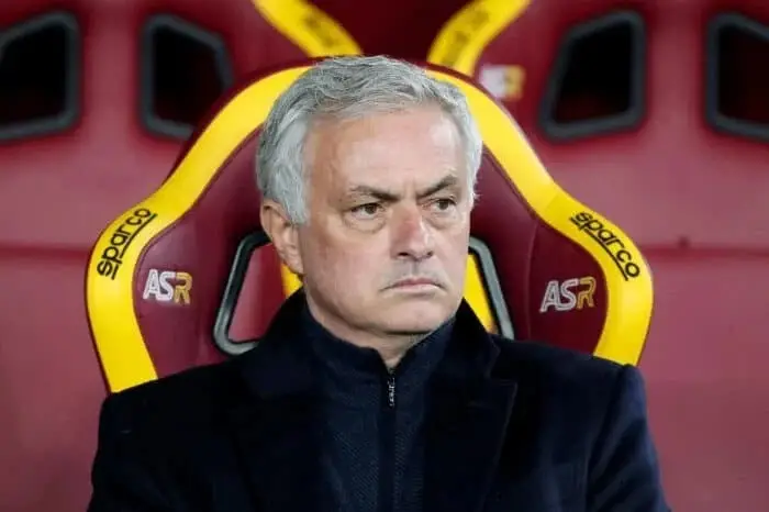 "Fənərbaxça" Joze Mourinyo ilə yollarını ayırdı