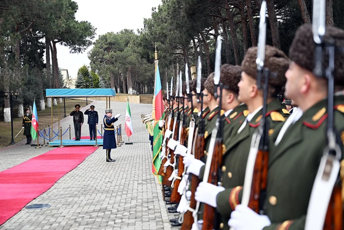 Azerbaijan, Iran defense ministers meet in Baku