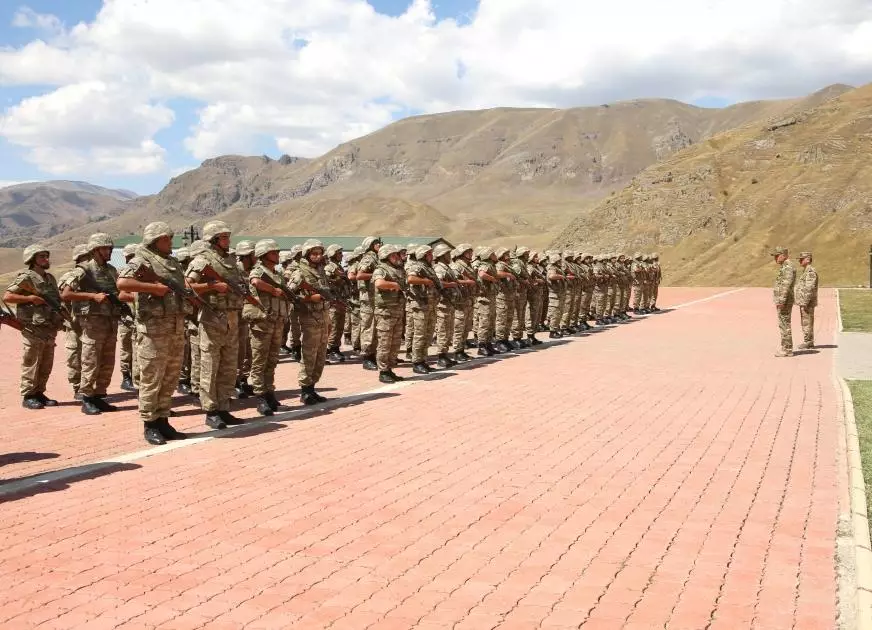 Hərbi prokuror Naxçıvanda hərbçilərlə görüşüb
