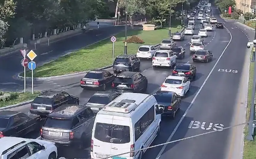Bakının bu yollarında nəqliyyatın sıxlığı müşahidə olunur - SİYAHI
