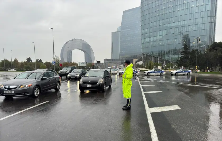 DYP yağışlı hava ilə bağlı hərəkət iştirakçılarına müraciət edib