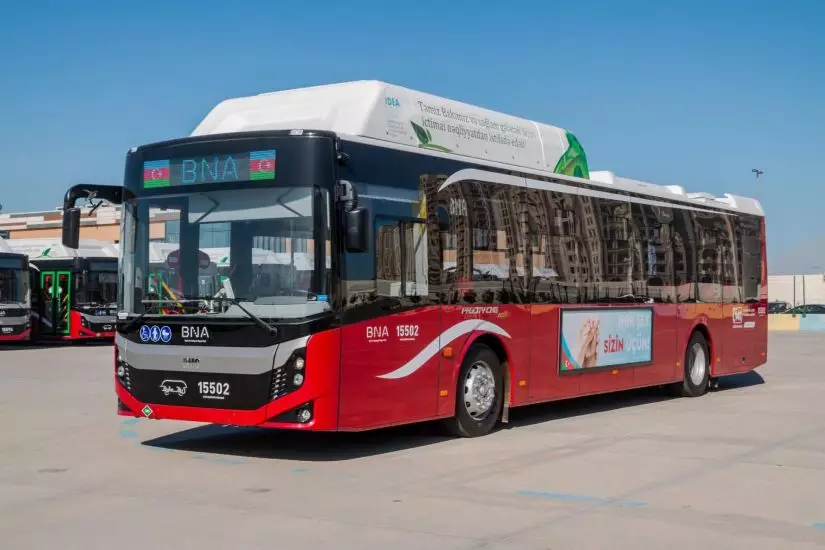 Bakıda "Prius" avtobusla toqquşdu - VİDEO