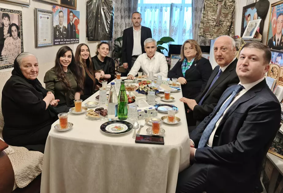L.Əliyeva və A.Əliyeva Polad Həşimovun evində olublar