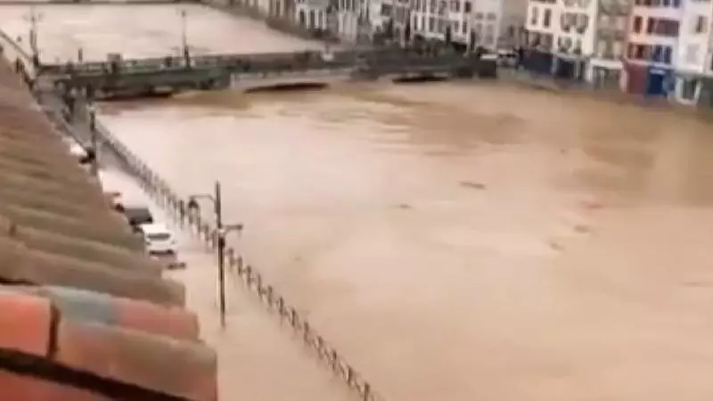 Fransanın İzere əyalətində sel suları körpünü uçurub