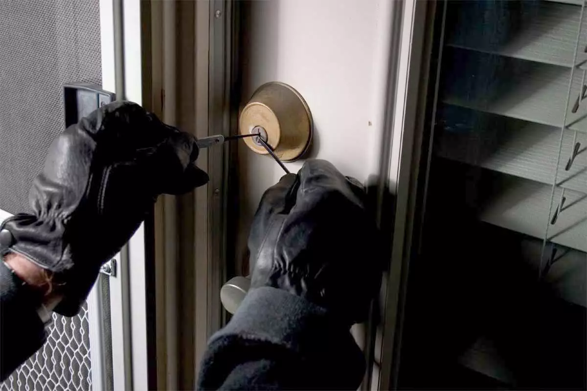 Qaradağda 10 min manatlıq oğurluq edilib