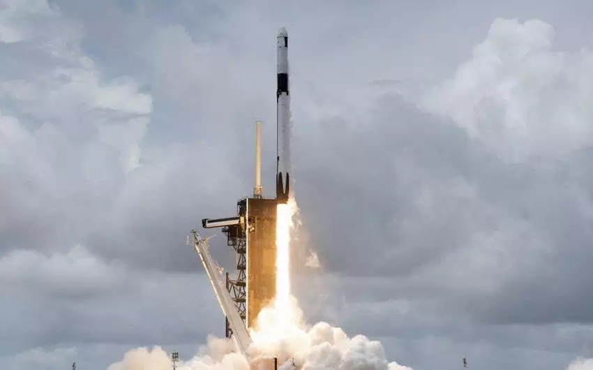 “SpaceX”in raketi İsveç peykini orbitə çıxarıb
