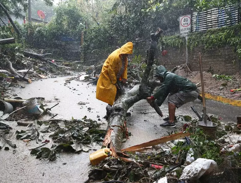 Meksikada "Con" qasırğası nəticəsində 5 nəfər ölüb