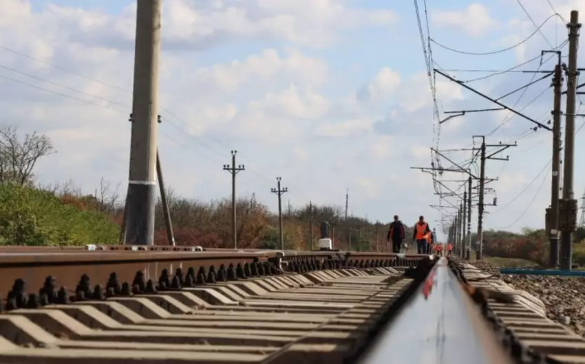 Krımda dəmiryolu relsləri zədələnib