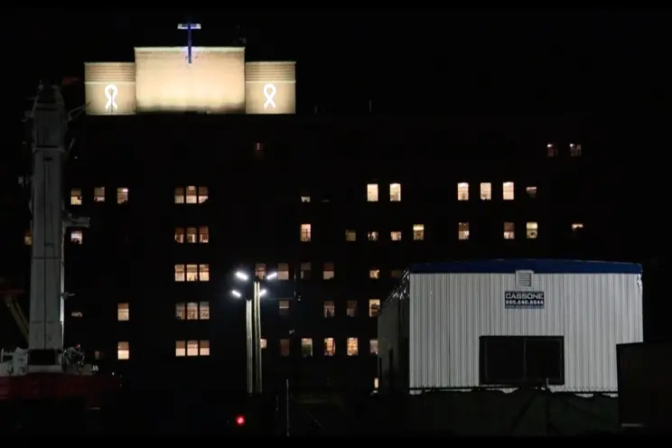 Long Island tibb bacısı yeni doğulmuş körpəni beşikə çırpdıqdan sonra həbs olundu