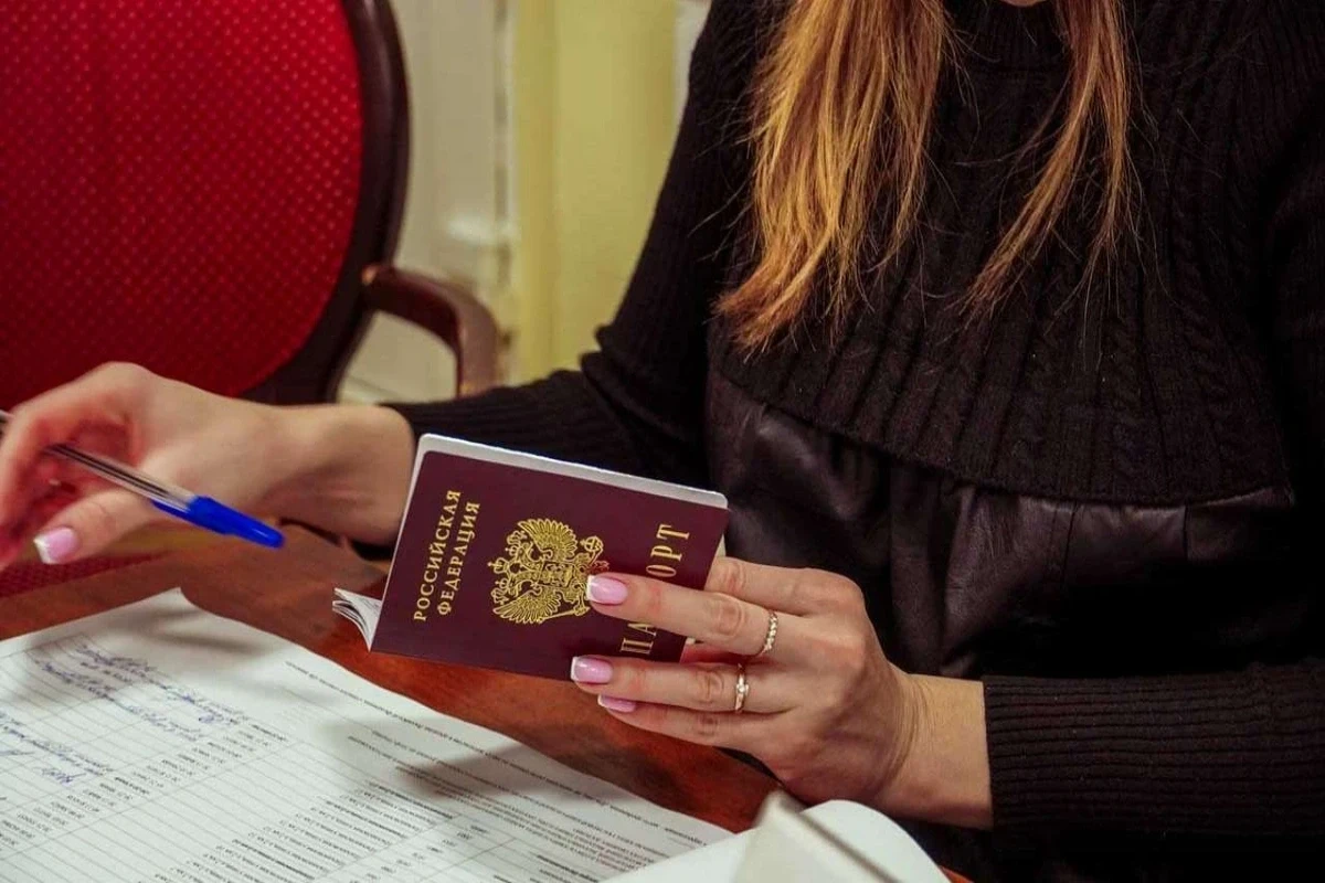 Bu ilin altı ayında 800-ə yaxın əcnəbi Rusiya vətəndaşlığından məhrum edilib