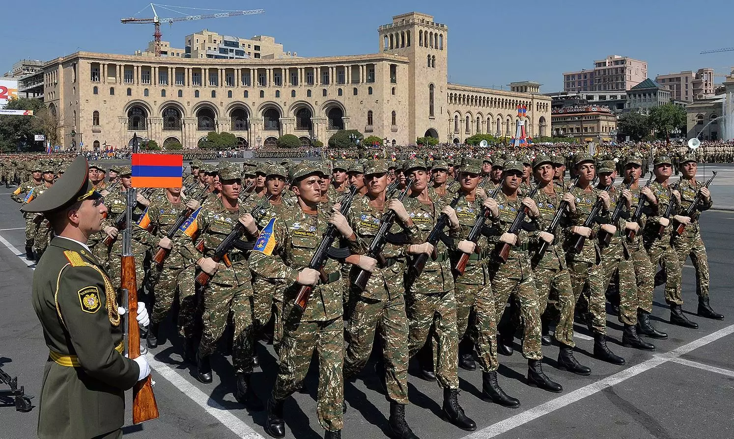 Ermənistan müdafiəyə 1,7 milyard dollar ayırır