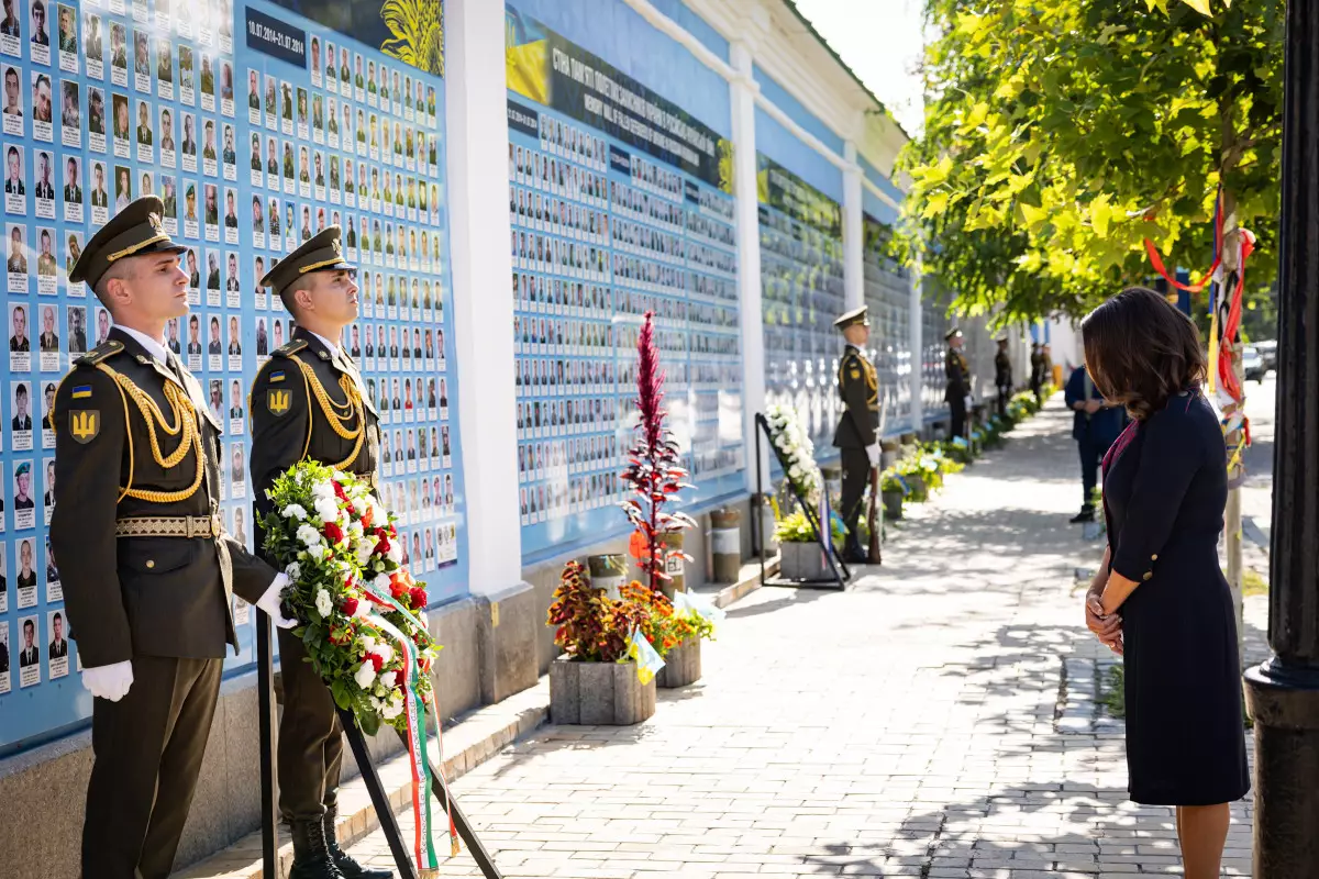 Macarıstan Prezidenti Ukraynaya səfər edib