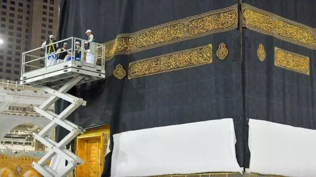 Kəbənin örtüyü dəyişdirildi