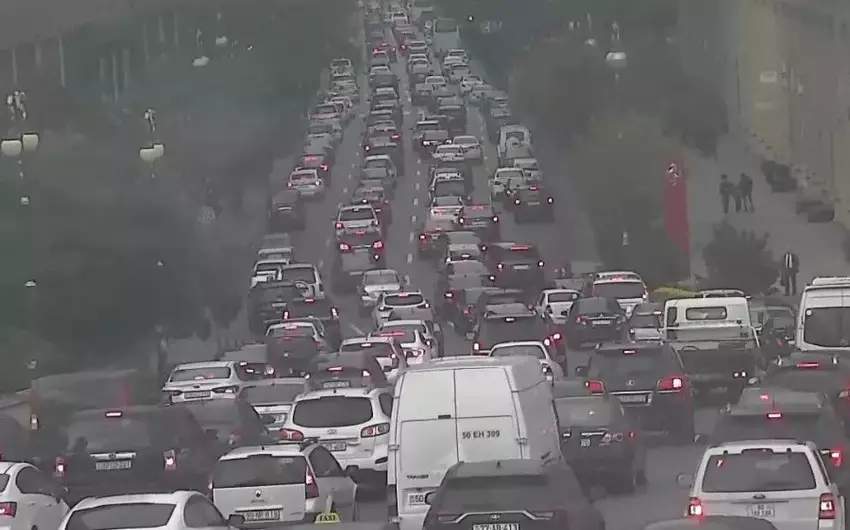 Bakının 10 yolunda tıxac var - SİYAHI