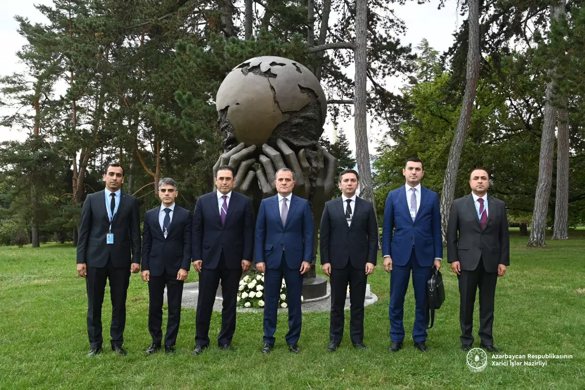 Ceyhun Bayramov Cenevrədə “Düşüncələr və Arzular” abidəsini ziyarət edib