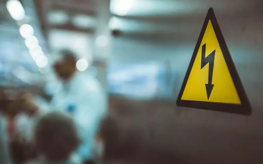 "Azərişıq" ASC-nin əməkdaşını elektrik cərəyanı vuraraq öldürüb