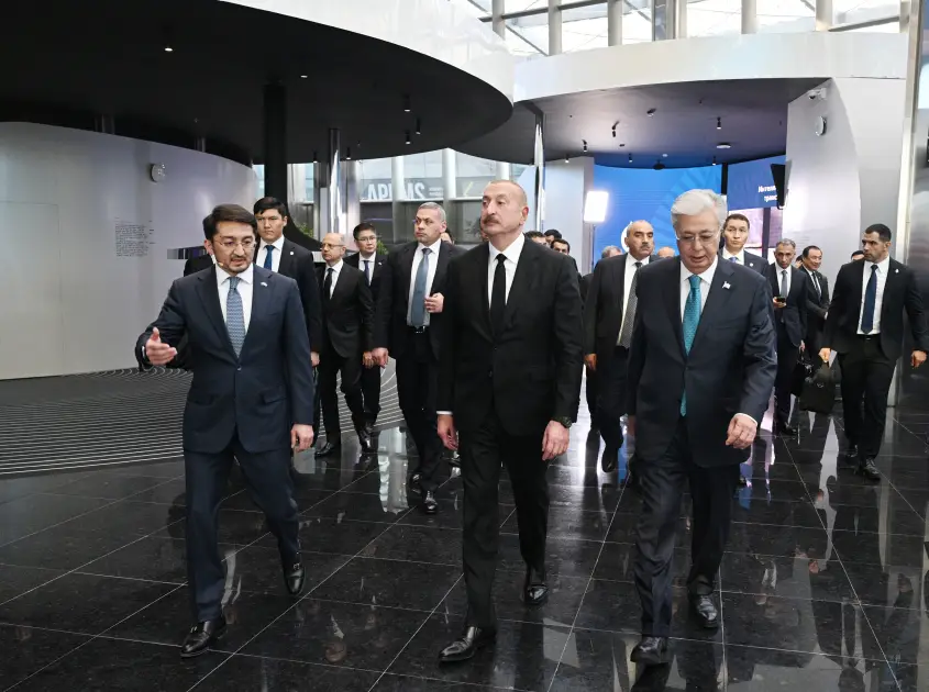 Prezidentlər Süni İntellekt Mərkəzində olublar