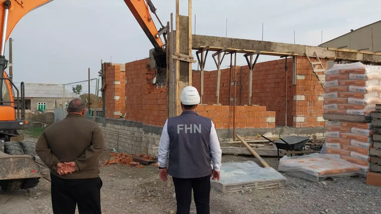 FHN tərəfindən Yevlaxda qanunsuz tikili sökülüb