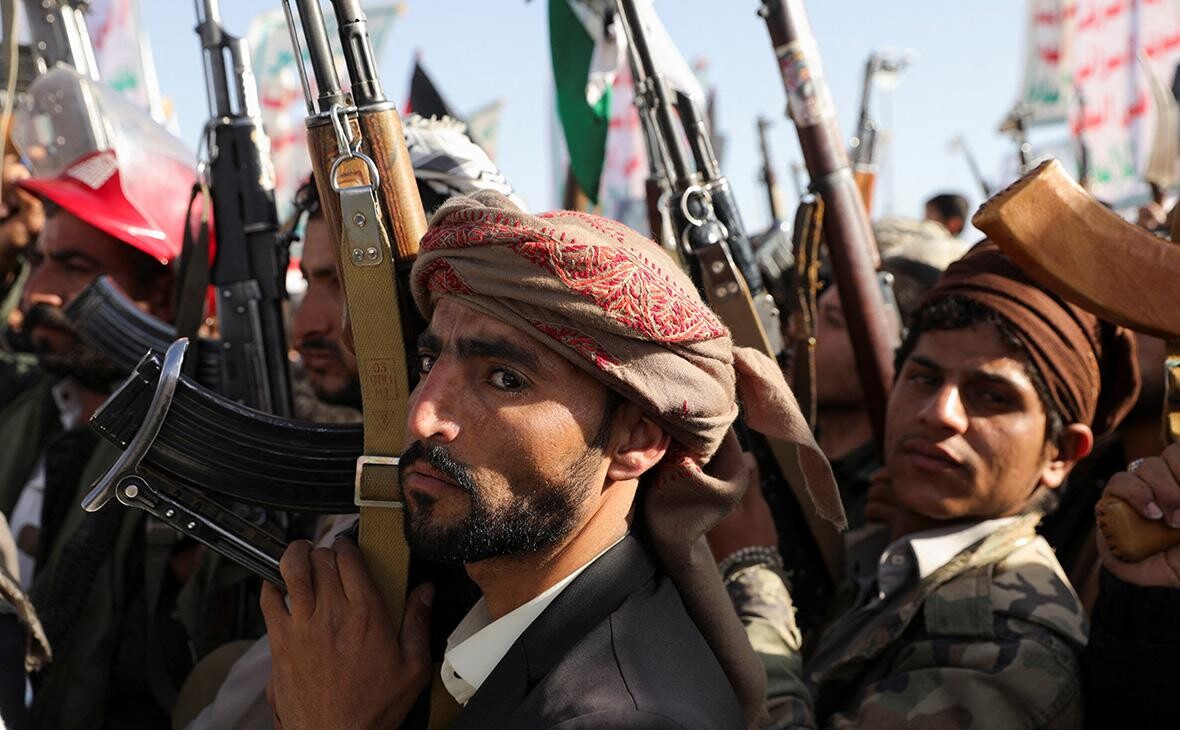 Yəmən husiləri İsrailə raket və PUA hücumları həyata keçirdiyini açıqlayıb