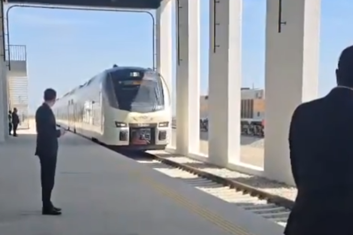 Hikmət Hacıyev Bakı-Ağdam qatarı ilə bağlı paylaşım edib