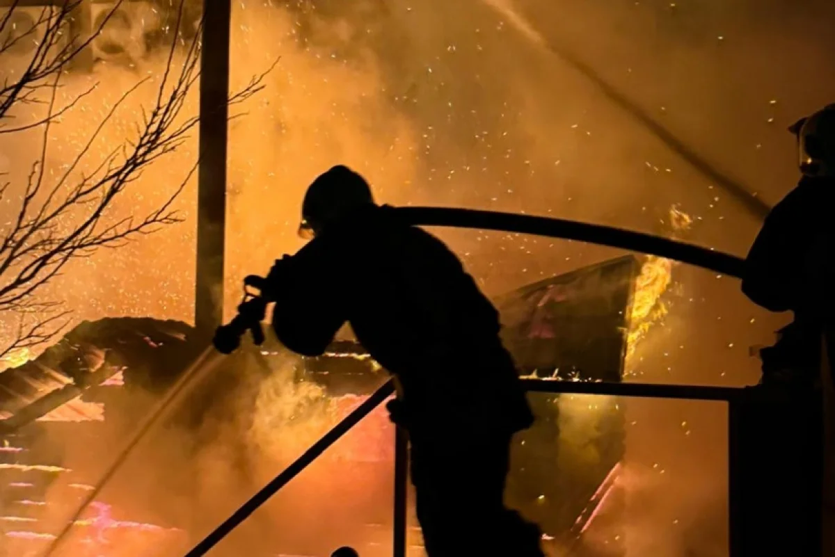 Bakının xəzər rayonunda tikilidə yanğın baş verib