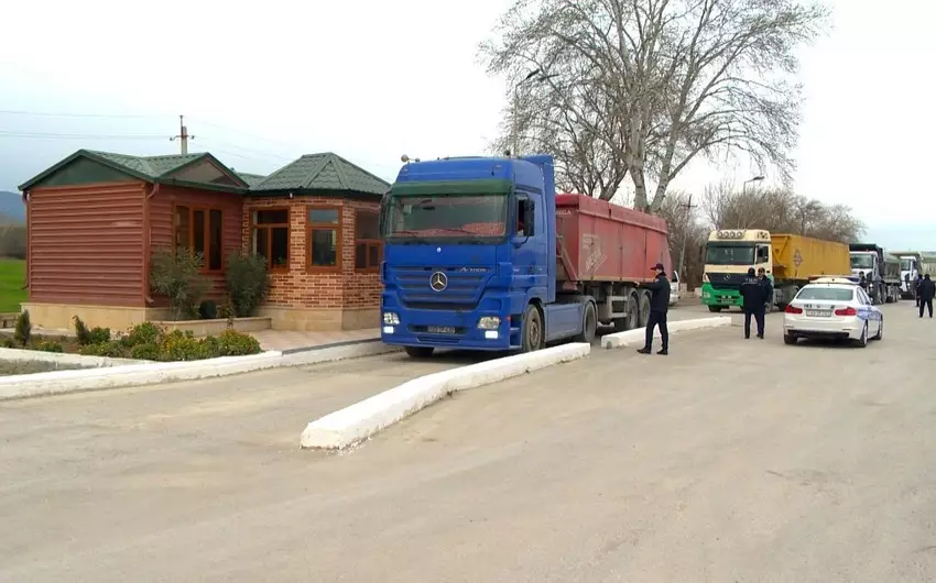 İriqabaritli və ya ağırçəkili nəqliyyat vasitələrin normadan artıq yüklənməsinə görə cərimələr artırılır